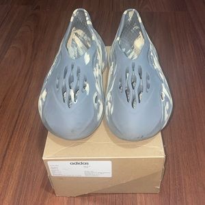 Yeezy foam runner “MXT Moon Grey”